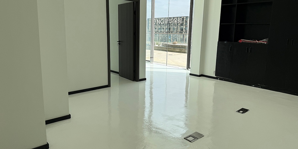 Indoor UV-resistant polyurea flooring with seamless glossy floor coating