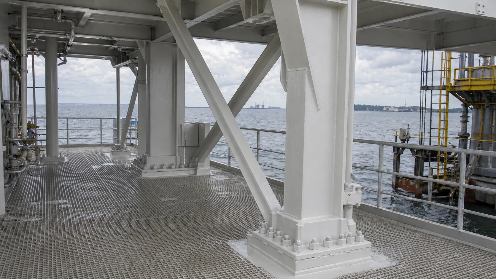 BW3-9009 aliphatic spray polyurea anticorrosion waterproof protective coating applied on a steel structure