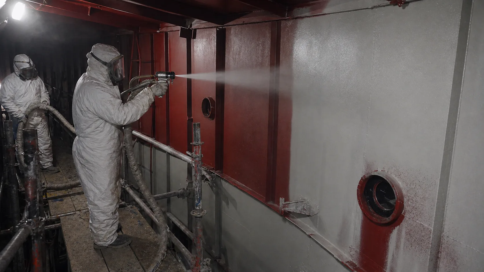 Spray application of BW3-9512 heavy-duty polyurea anticorrosion protective coating inside petrochemical equipment