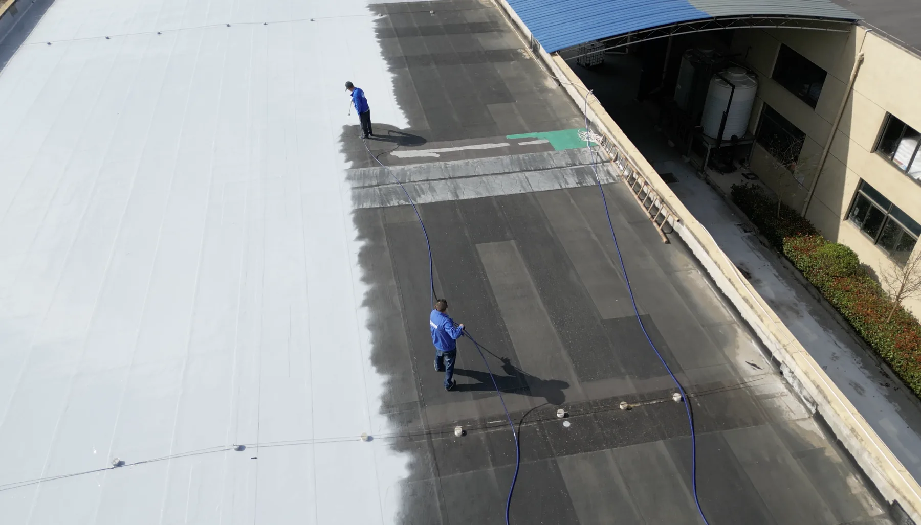 BW6-9528 modified polyurea waterproof protective coating applied over a large roof surface