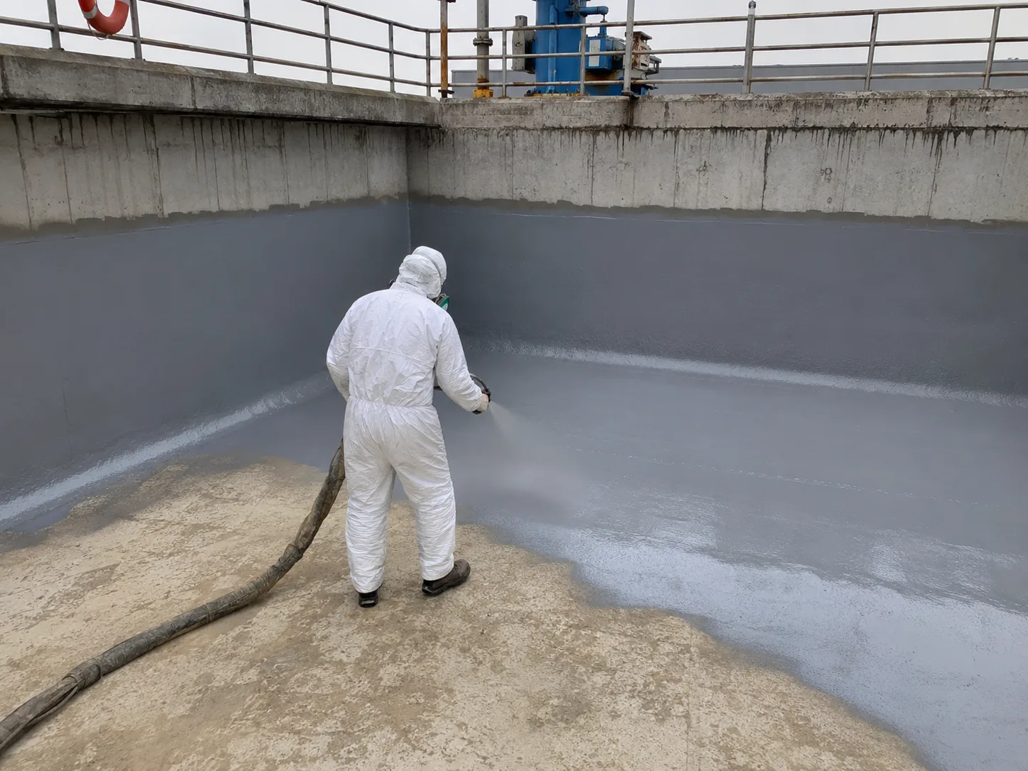 Spray polyurea water tank lining application forming a seamless grey protective membrane
