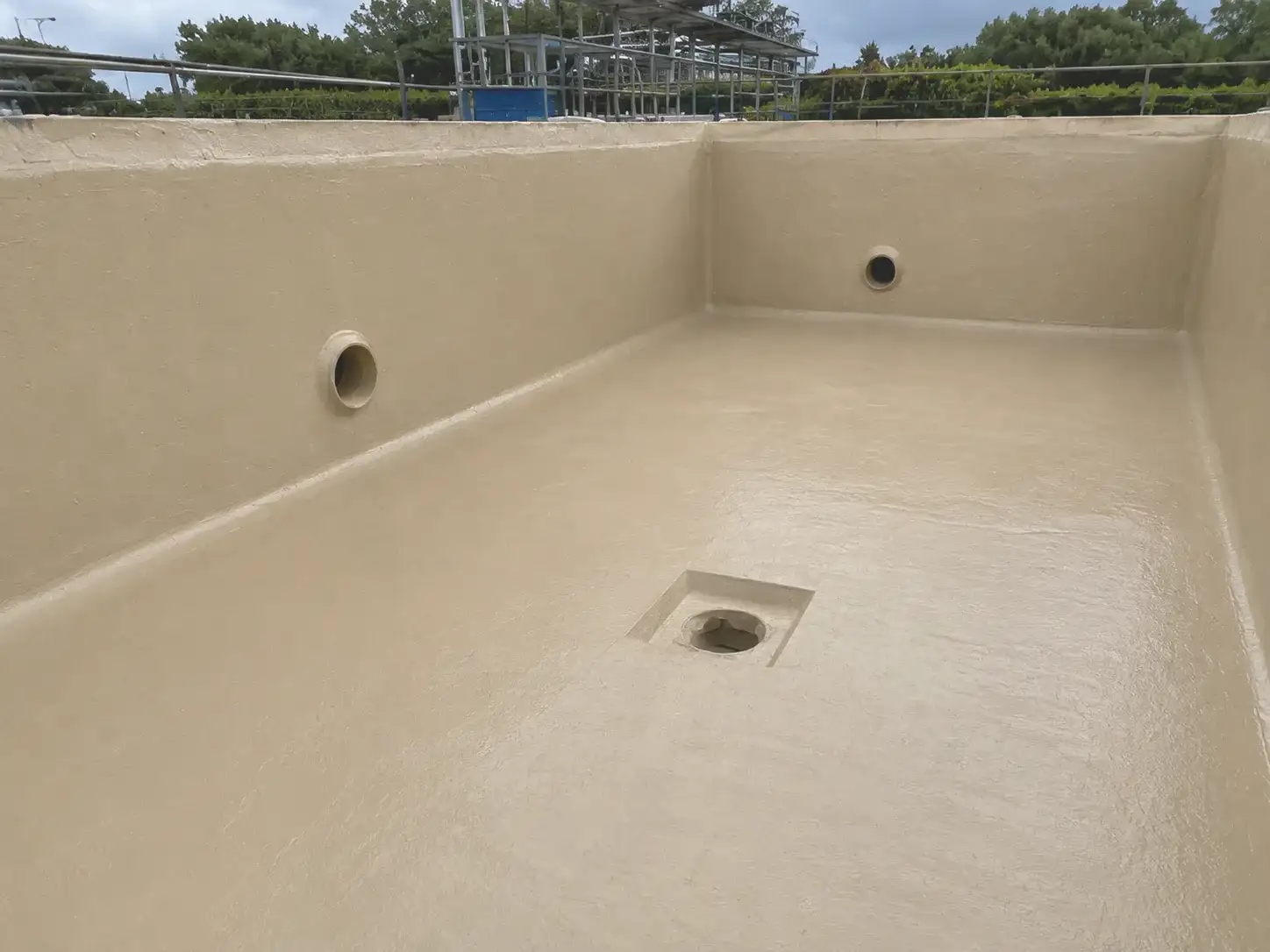 Quartz sand repair and leveling application before wastewater tank anti-corrosion coating