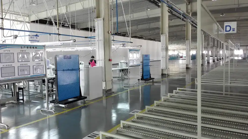 Finished industrial workshop floor surface with wear-resistant topcoat