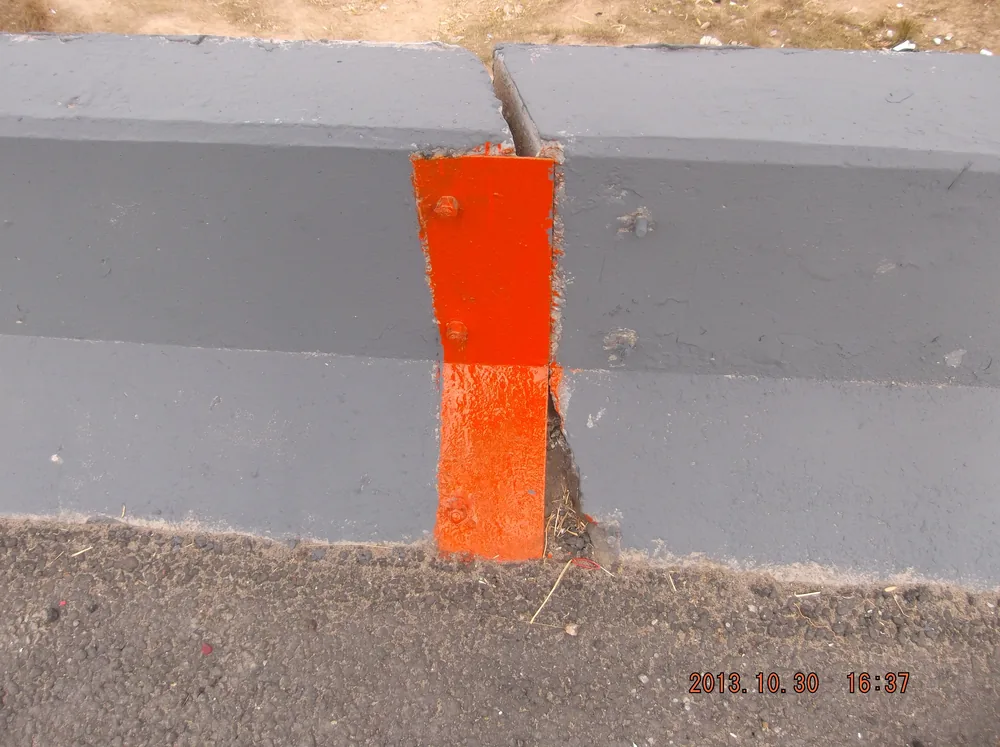 Bridge local repair area with polyester fabric reinforced waterproofing layer