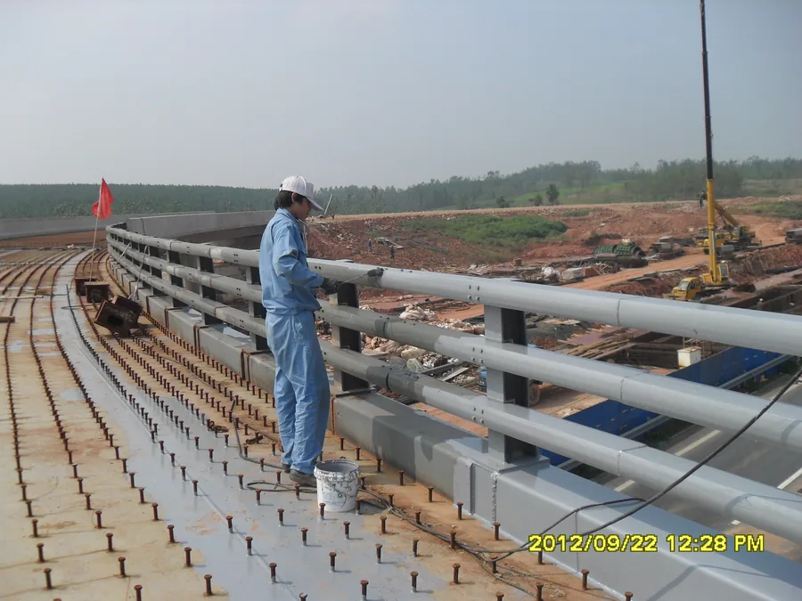 Bridge steel guardrail coated with anti-corrosion protective layer