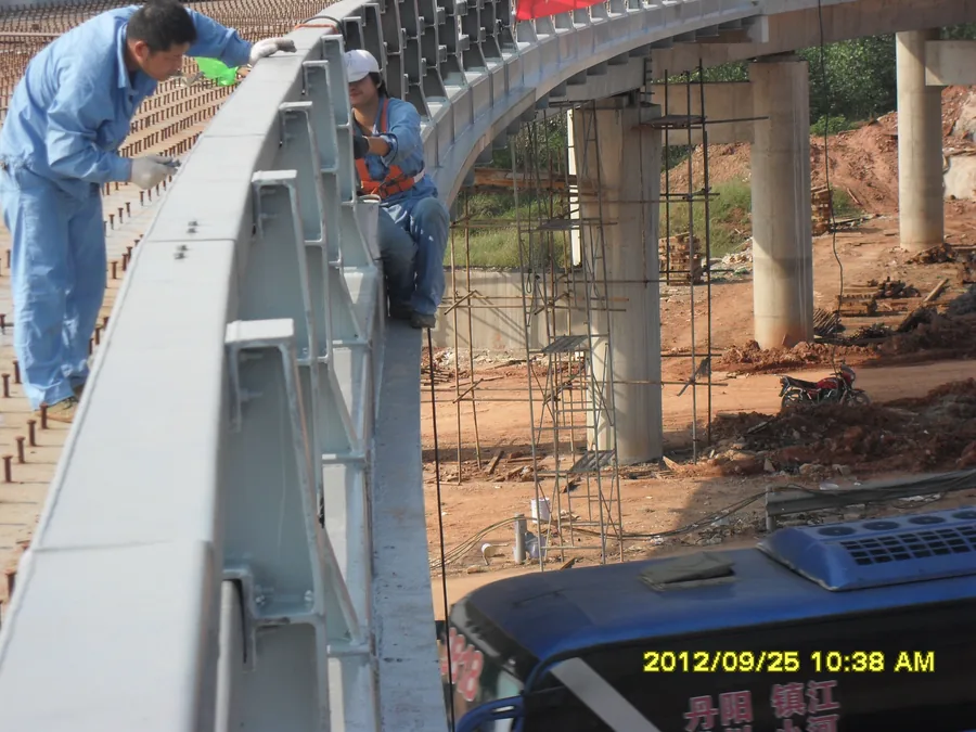 Curved bridge guardrail steel structure with exposed anti-corrosion topcoat