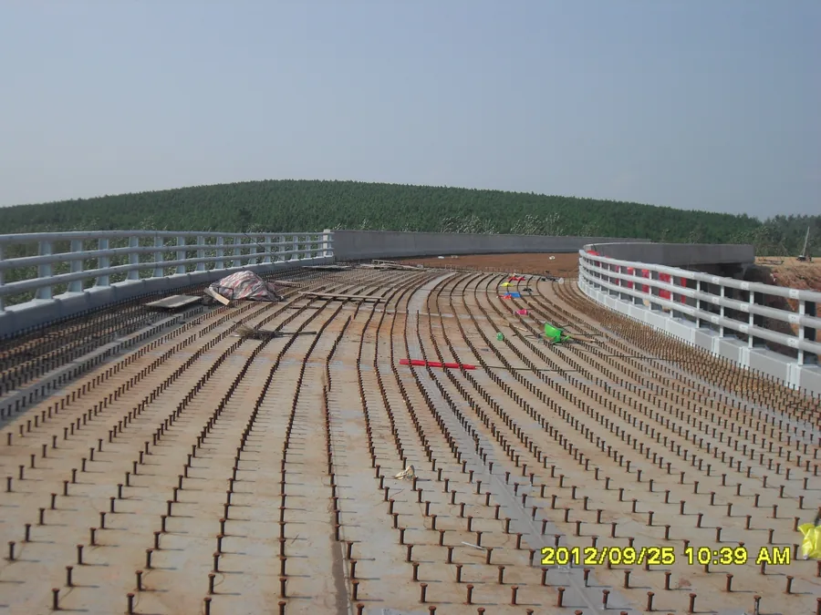 Finished bridge guardrail steel structure with BW0-8028 exposed topcoat
