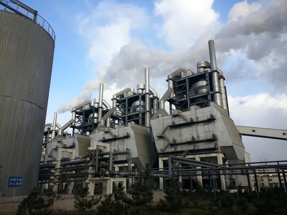 Industrial plant steel structure and pipe rack with exterior coating protection