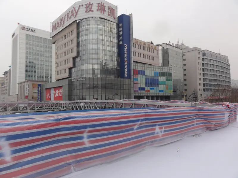 Pedestrian overpass deck with BW3-951 spray polyurea coating and BW0-8027 topcoat