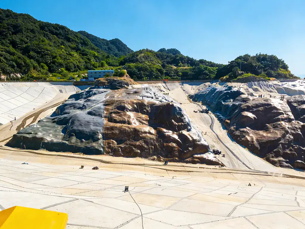 Reservoir slope and rock-like section prepared for waterproofing protection