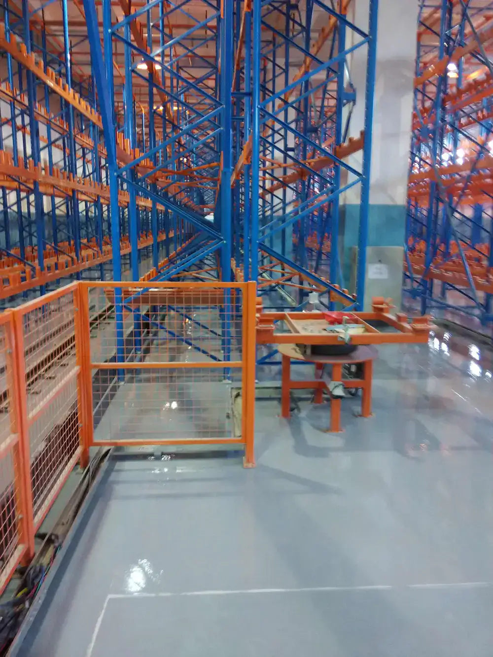 Pharmaceutical workshop floor with line marking and durable coating surface