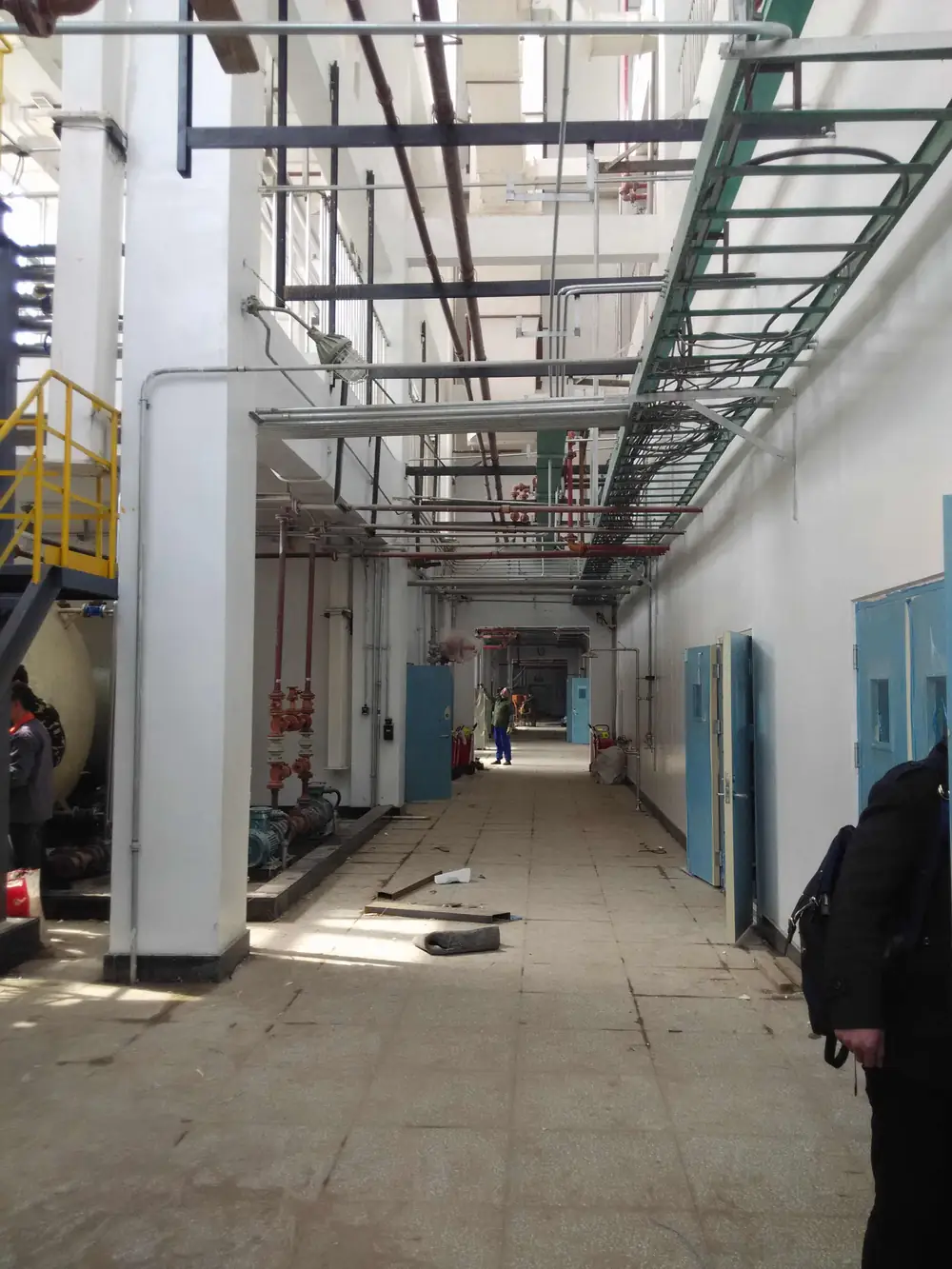 Utility area floor and wall protection reference in pharmaceutical workshop