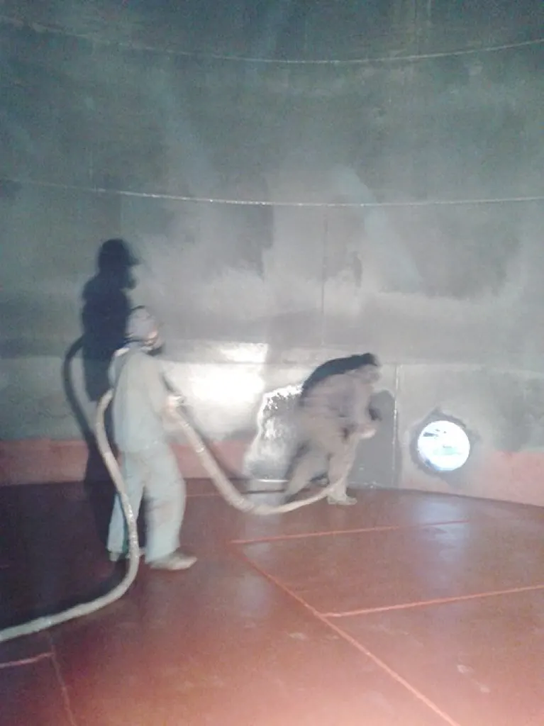 Spray polyurea anti-corrosion lining application inside storage tank