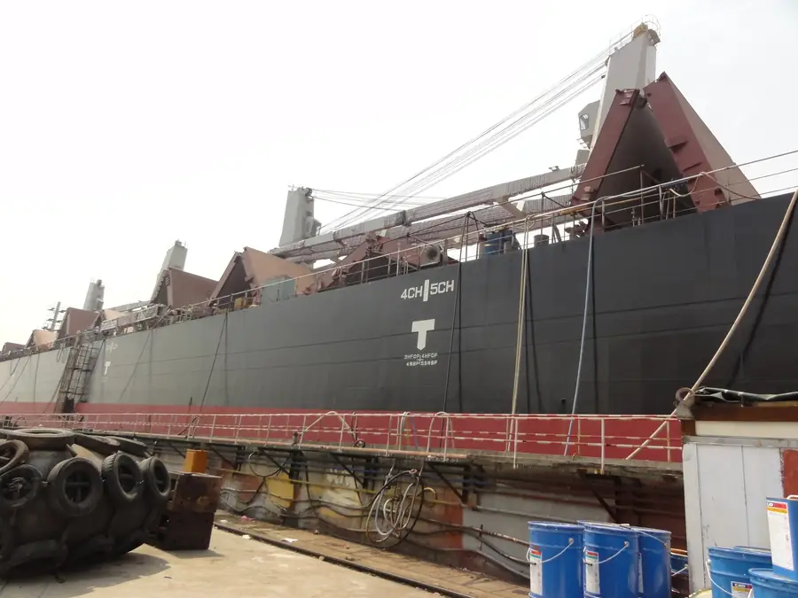 Marine steel hull side shell protected with BW8008 primer and BW3-951 coating