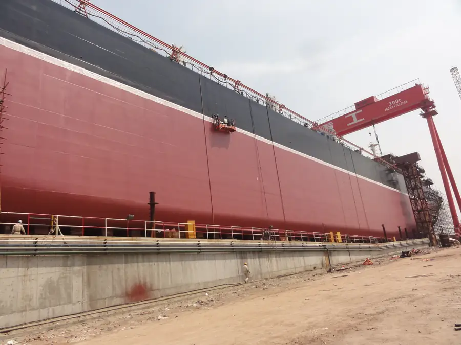 Finished ship exterior hull protective coating with BW8008 BW3-951 and BW0-8027