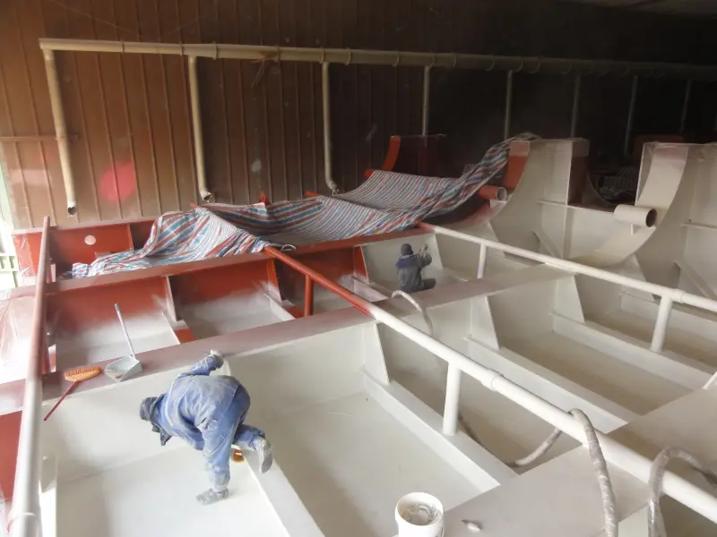 Internal hull-section coating work around marine steel compartment details